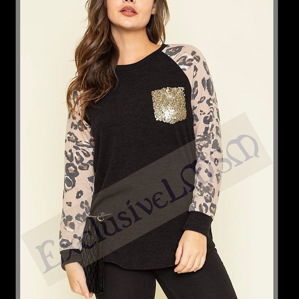 (S-2X) Black Top With Leopard Sleeves& Gold Pocket